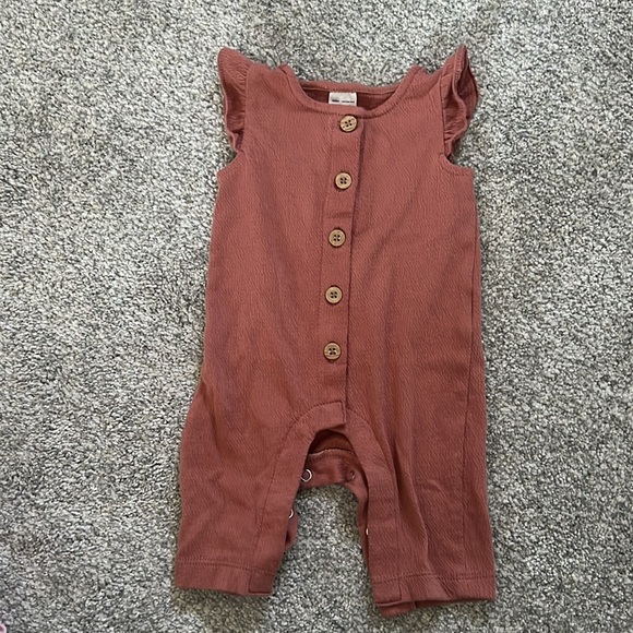 Newborn Baby Girl Carter’s Bundle of clothes - Picture 4 of 9